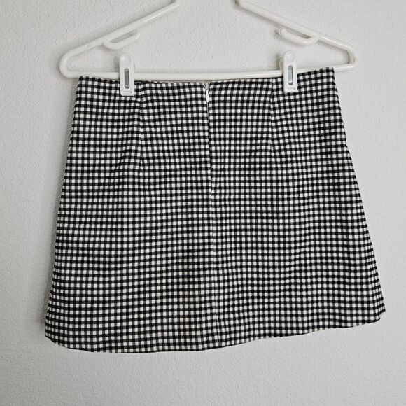 Urban Outfitters Black and White Gingham Mini Skirt, size small - Picture 2 of 4